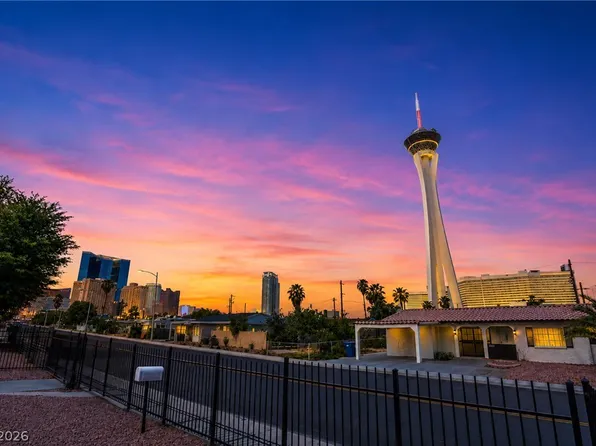 2101 Santa Paula Dr, Las Vegas, NV 89104
