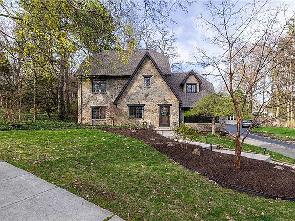 4th image of 86 Chadbourne Rd