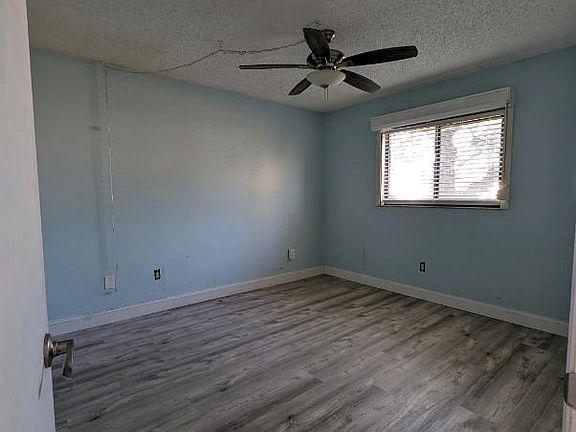 4th image of 423 Cape Coral Pkwy W #101