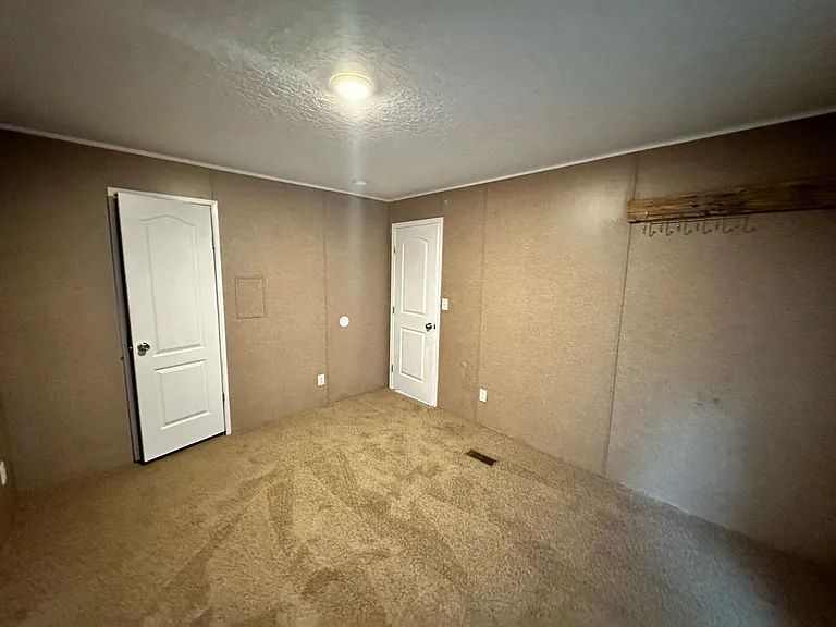 554 Green St — Photo 14