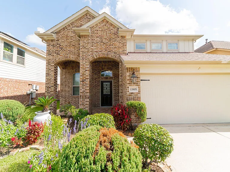 13303 Davenport Hills Ln — Photo 2