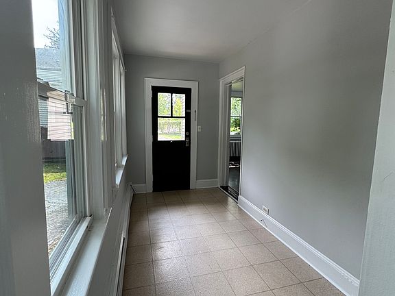 Entryway - Could also be used as an office or side room.