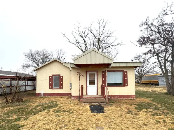 704 S Collinson St, Clarendon, TX 79226