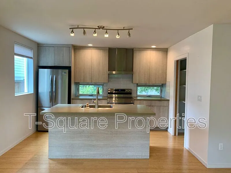 3 bed, 2.5 bath, 1590 sqft, $3,050 — Photo 4