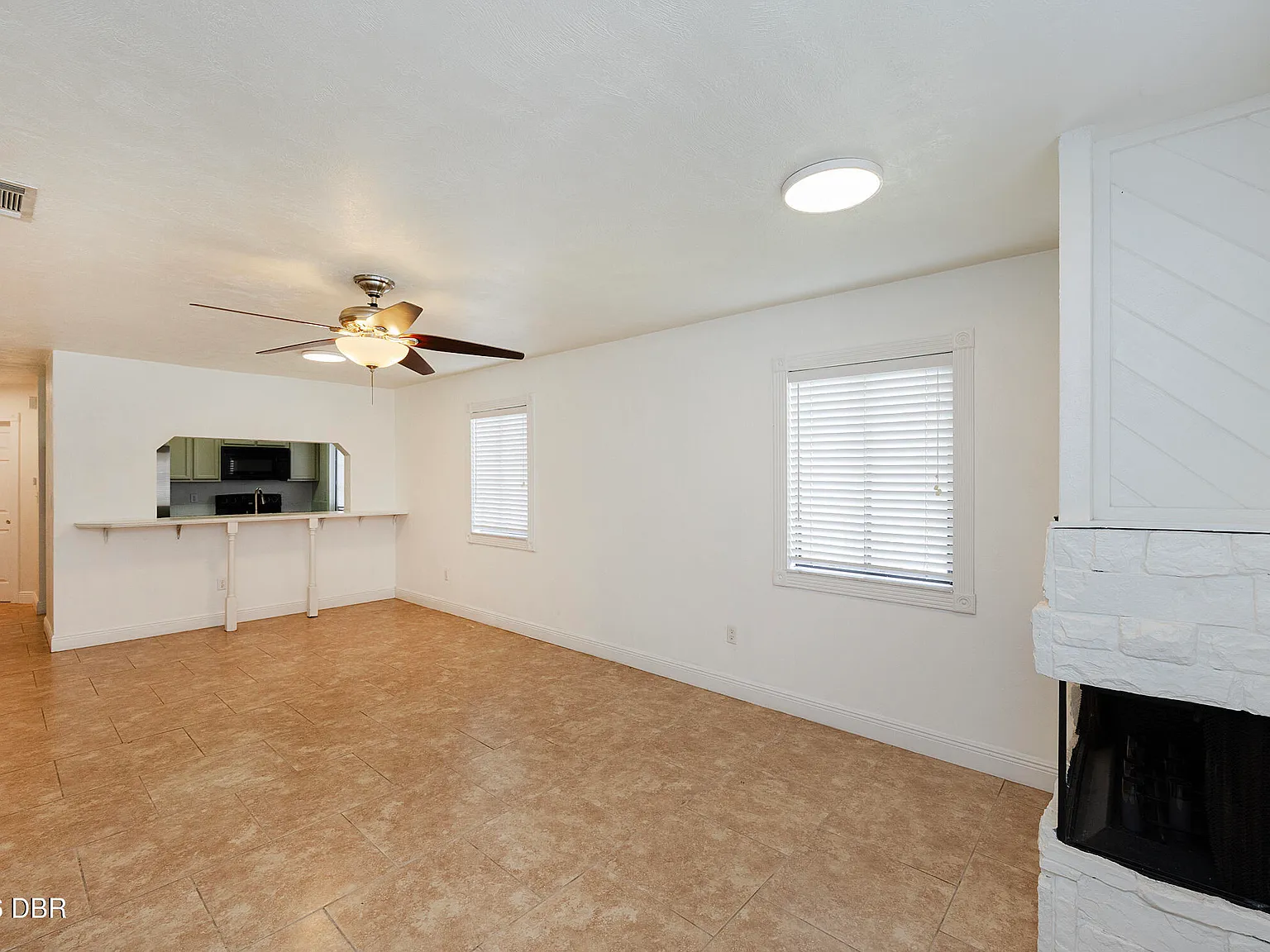 3 bed, 2.0 bath, 1092 sqft, $1,800 — Photo 3