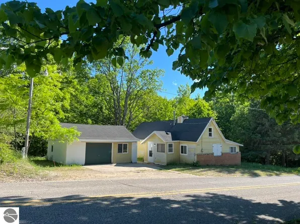 2570 Kettle Lake Rd NE, Kalkaska, MI 49646