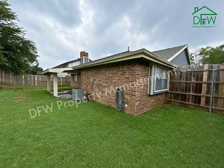 2412 Amber Hill Ln — Photo 80