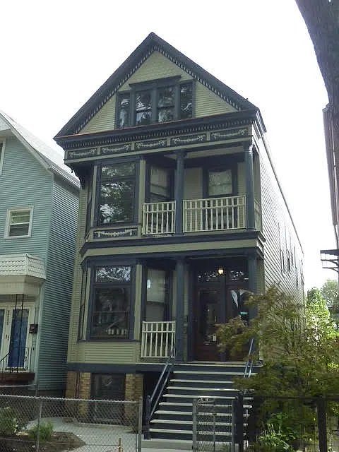 W Henderson St
