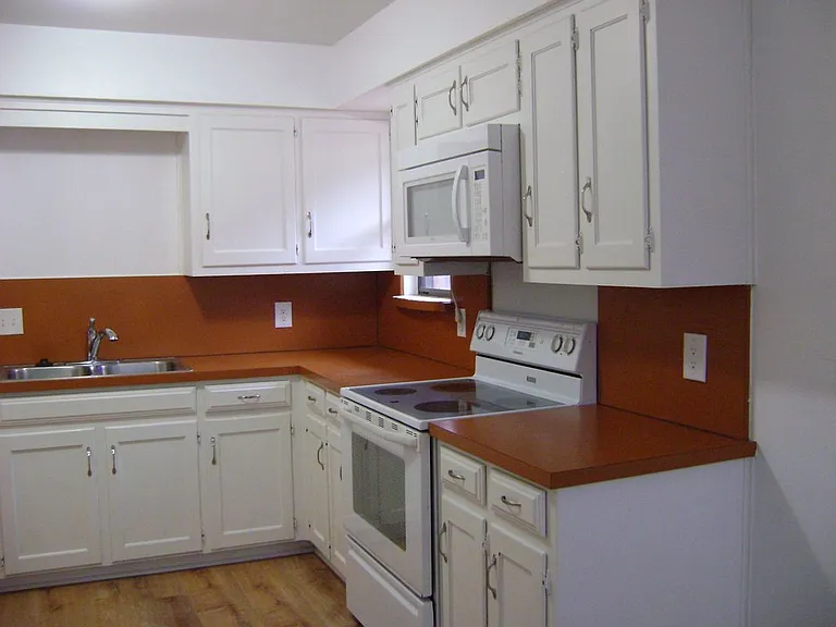 1714 Red Bud Ln — Photo 2