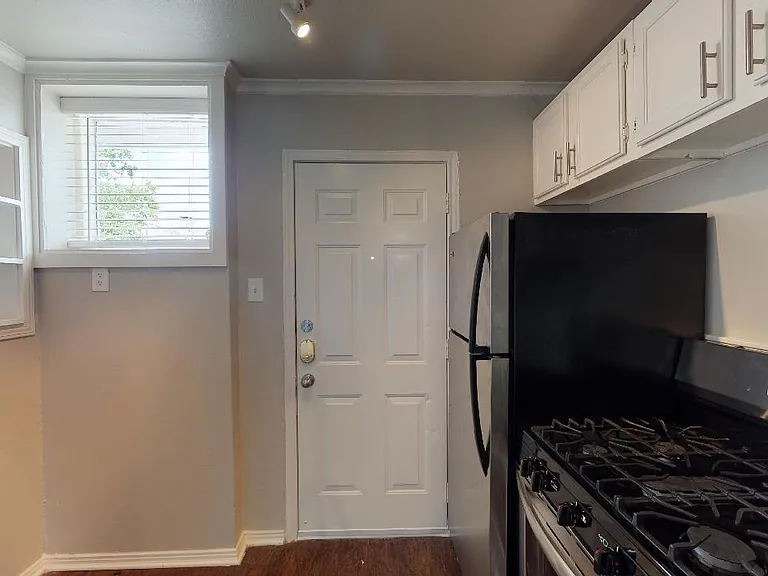 4515 Junius St — Photo 11