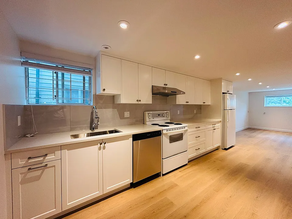 1585 E 57th Ave #BASEMENT