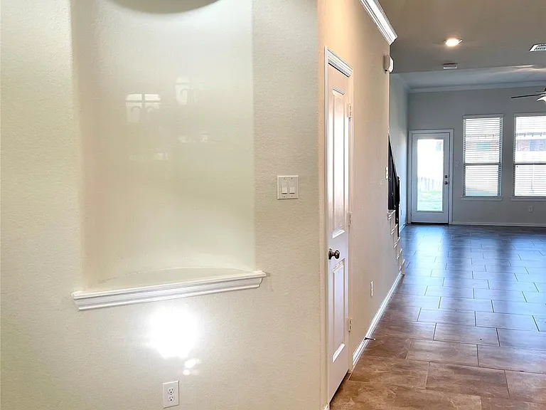 1915 Orchard Berry Ln — Photo 3