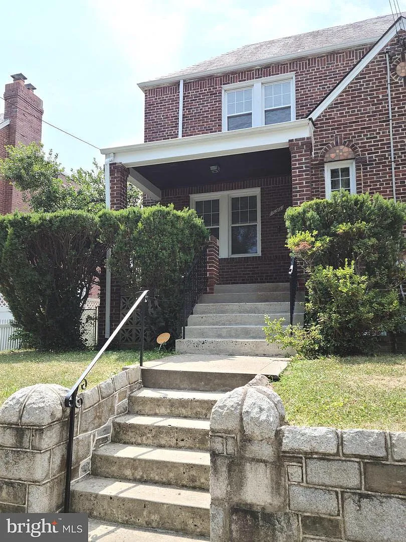 530 Oneida Pl NW photo 1