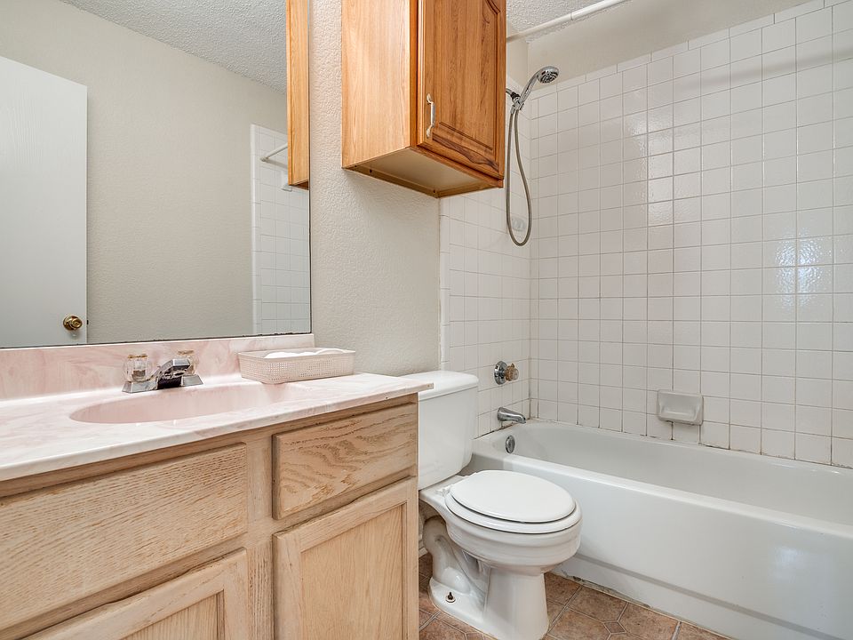 1st image of 1416 Daffodil Ln