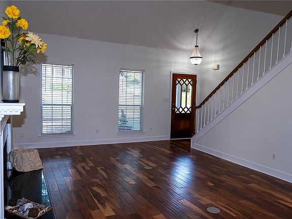5th image of 104 Crestview Cir