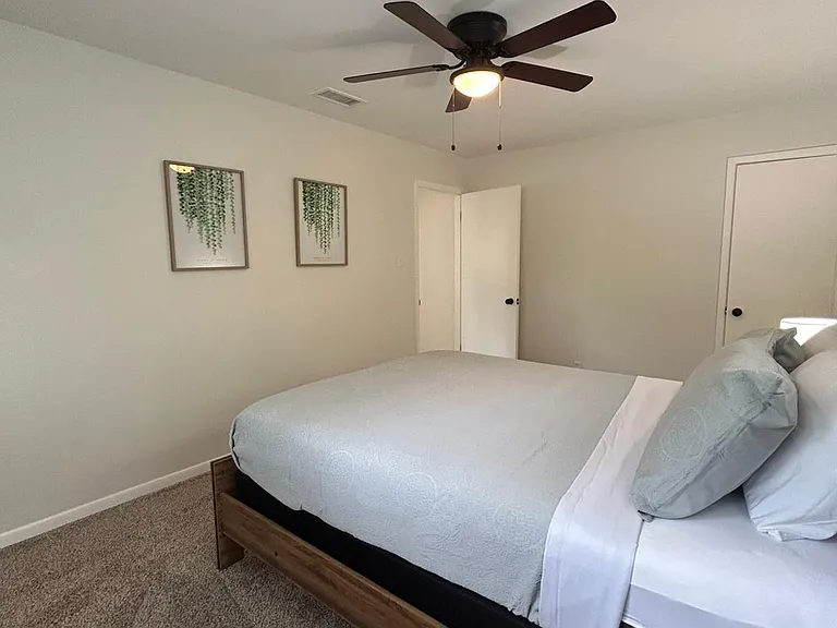 2509 White Oak Ln — Photo 5