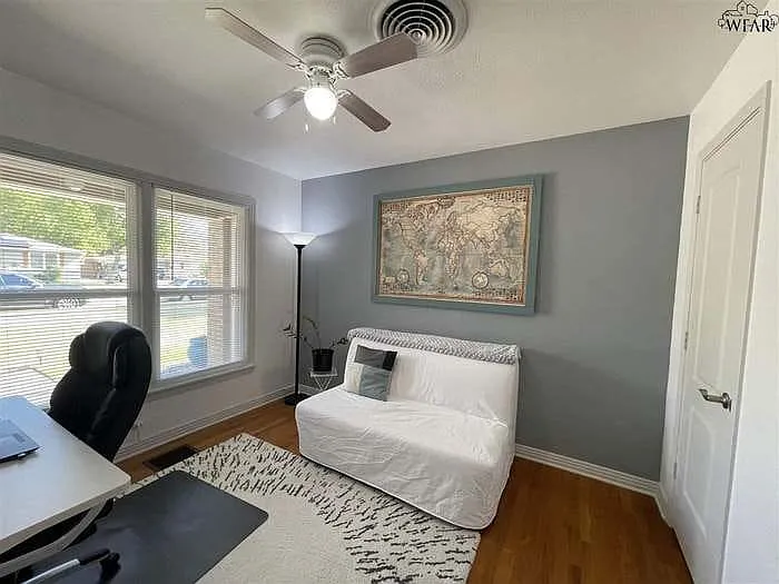 4 bed, 1645 sqft, $2,100 — Photo 3