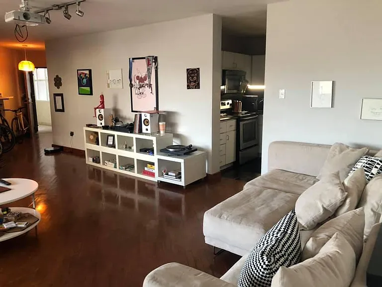 902 De La Constitucion Ave — Photo 4