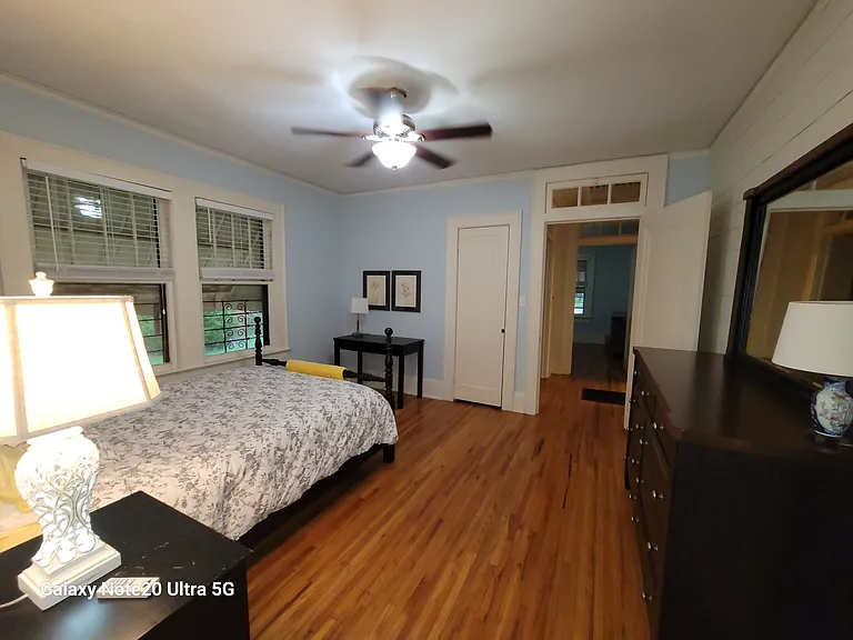1928 Winona Ave — Photo 22