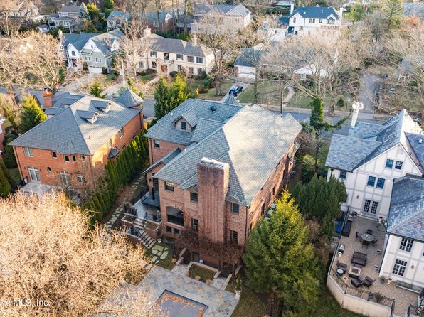 160 Bertha Pl, Staten Island, NY 10301