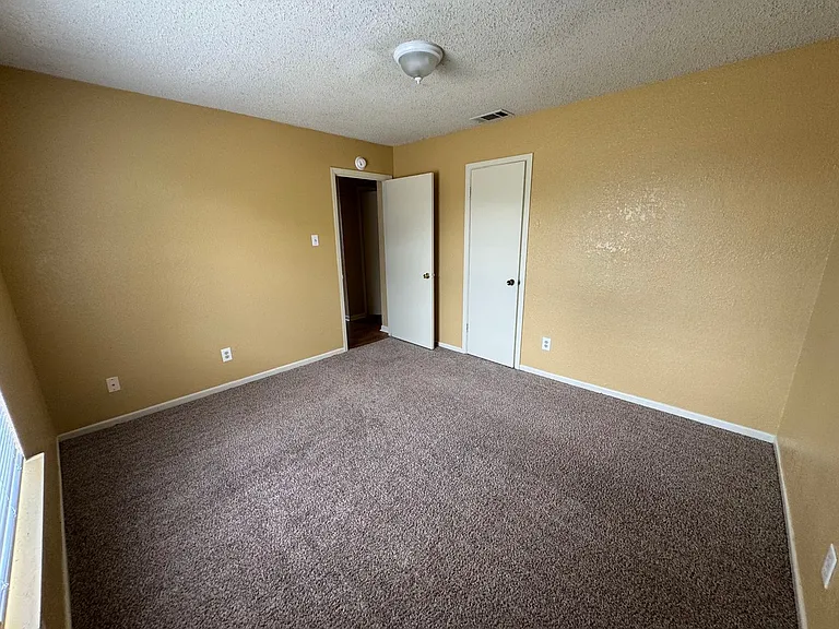 2208 Hunt Dr — Photo 8