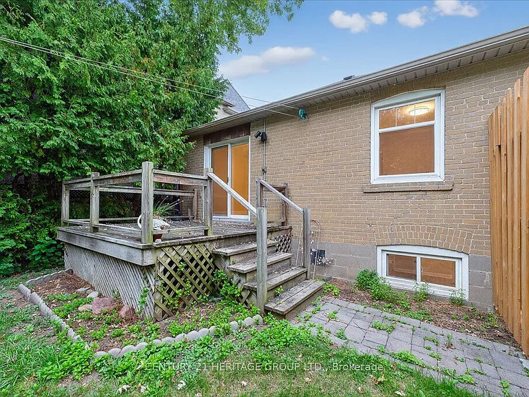 39 Reiner Rd #UPPER — Photo 6