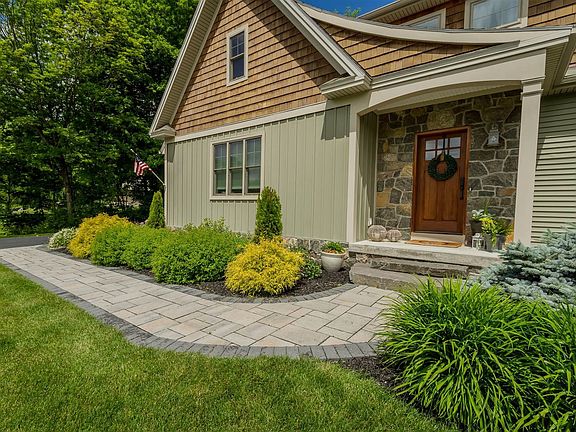 2nd image of 4 Lower Meadow Ln