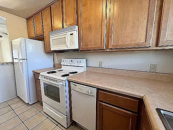 Glenn St Casitas — Photo 2