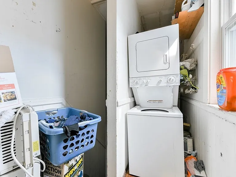 748 E 3rd St #2 — Photo 9