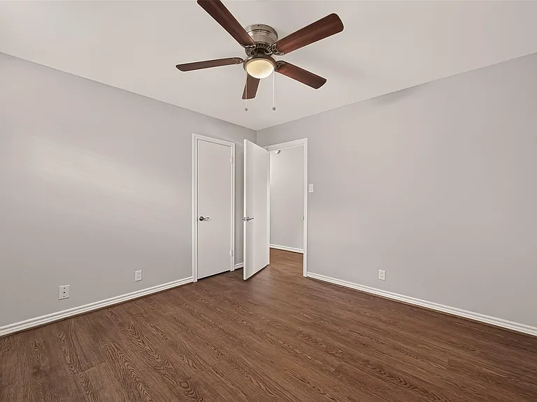 6727 Grovewood Ln — Photo 18