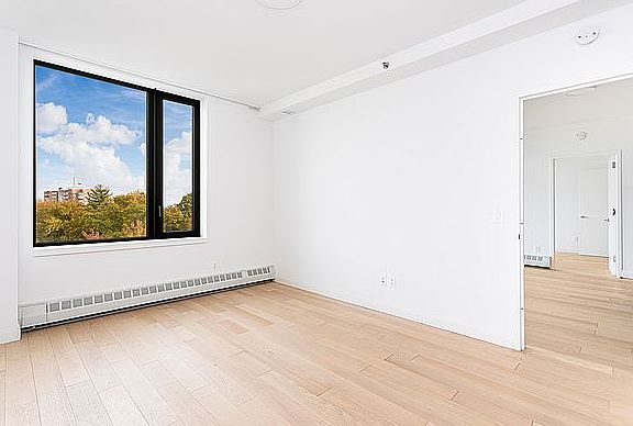 3rd image of 3128 Henry Hudson Pkwy E #502