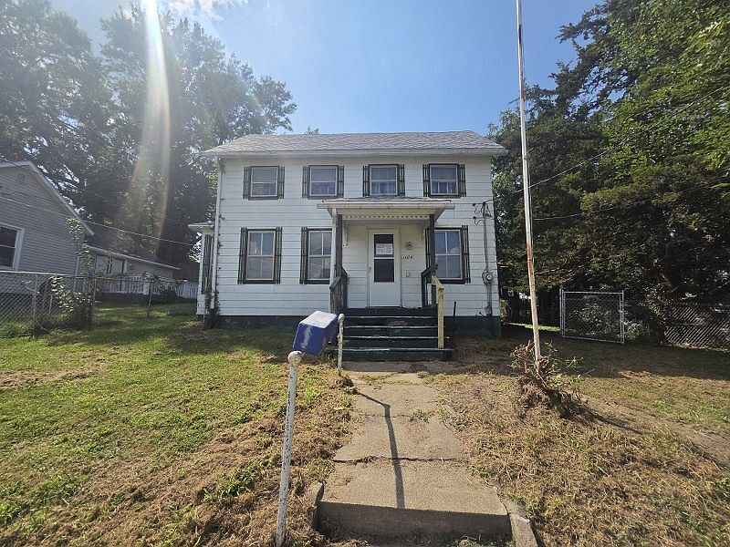 1st image of 1104 2nd St