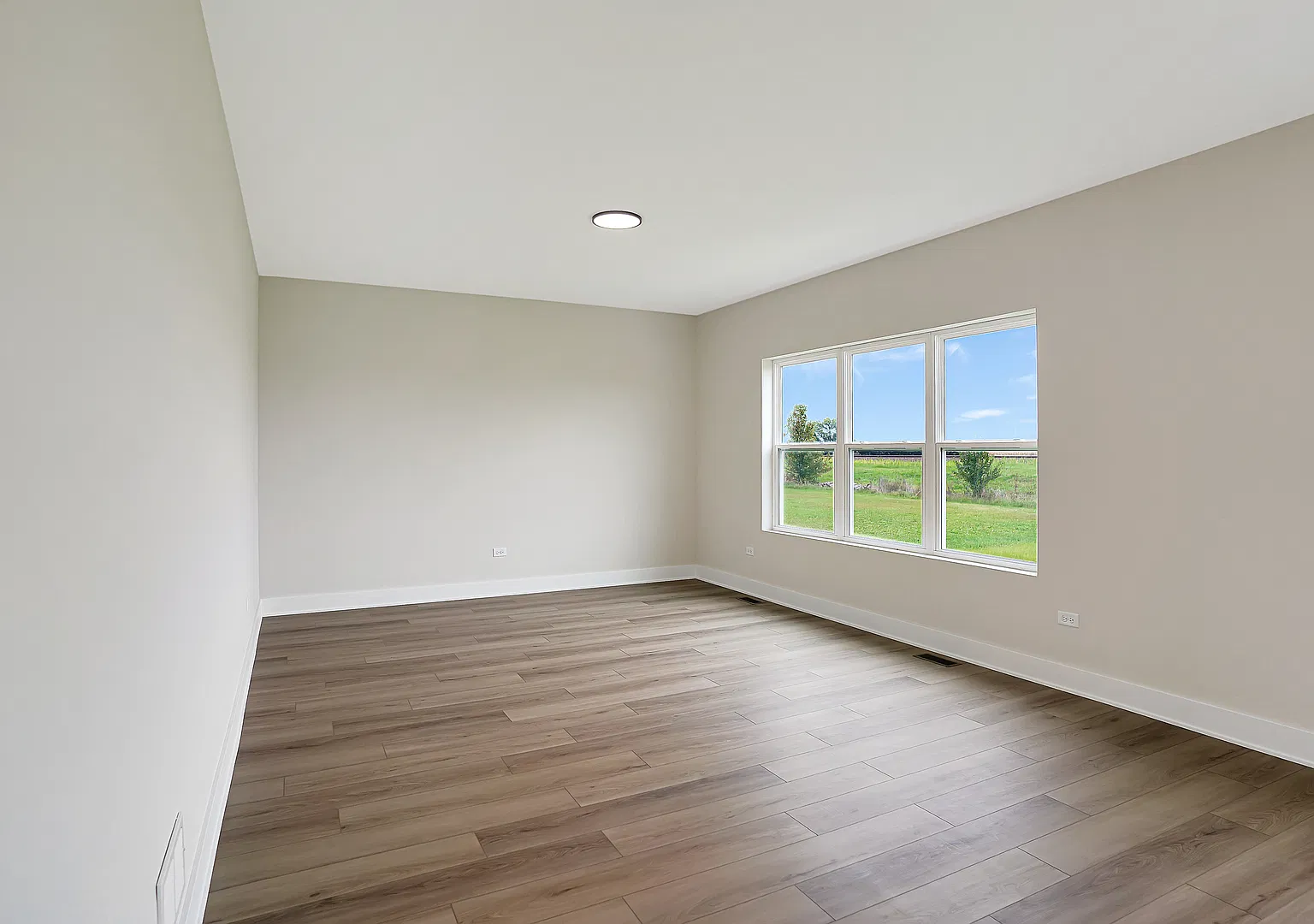 4 bed, 2.5 bath, 2300 sqft, $3,500 — Photo 4