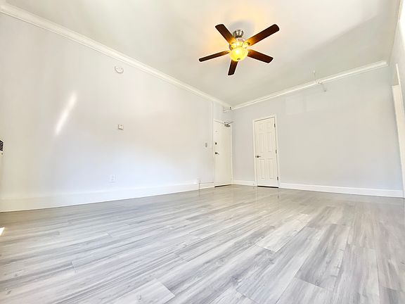 5th image of 238 S Mariposa Ave APT 201