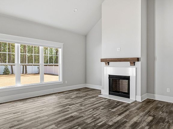 3rd image of 1267 Linden Road