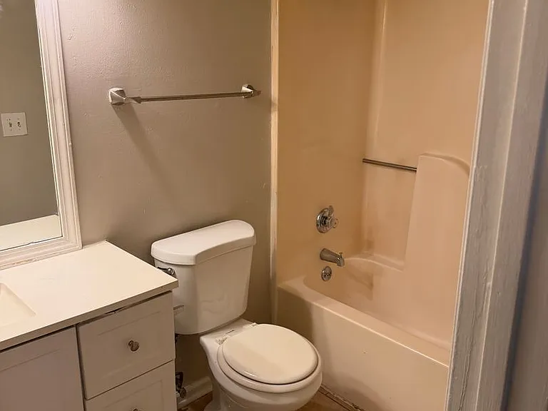 515 Mystic Dr — Photo 3
