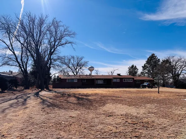 909 W Bedford St, Dimmitt, TX 79027