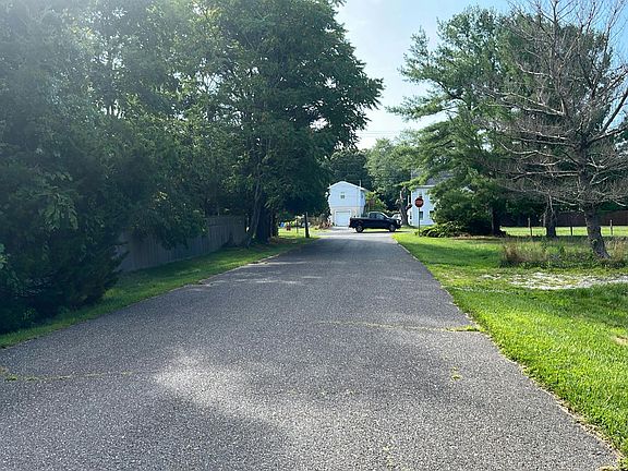 4th image of 800 Blue Teal Dr