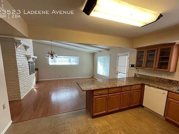 2nd image of 3-162 Belle Harbor Cir #3
