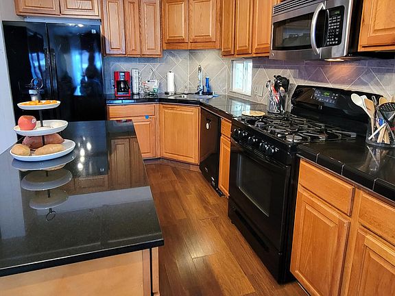 3rd image of 501 Jade Ln