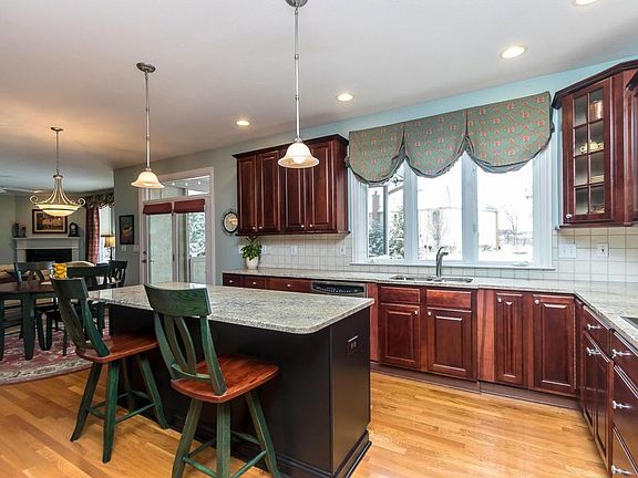 4th image of 8041 Saybrook Dr