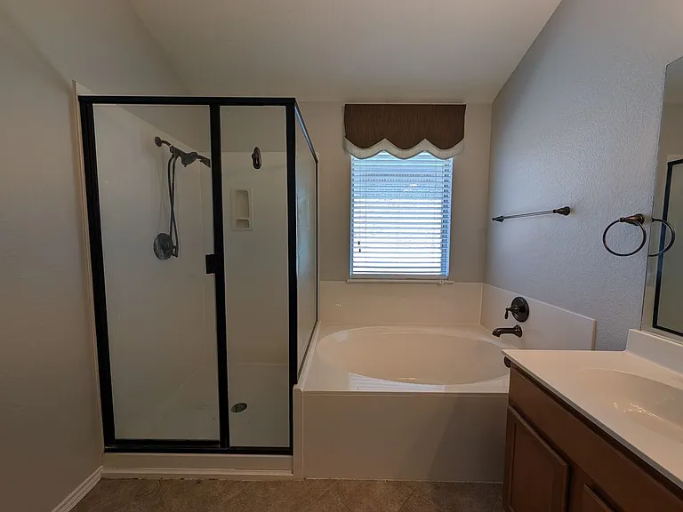 2937 Post Oak Cir — Photo 22