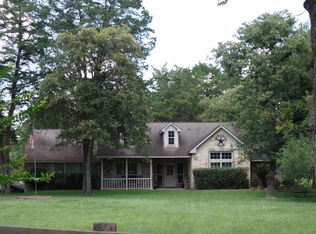 1006 Mentzwood Trl, Alleyton, TX 78935