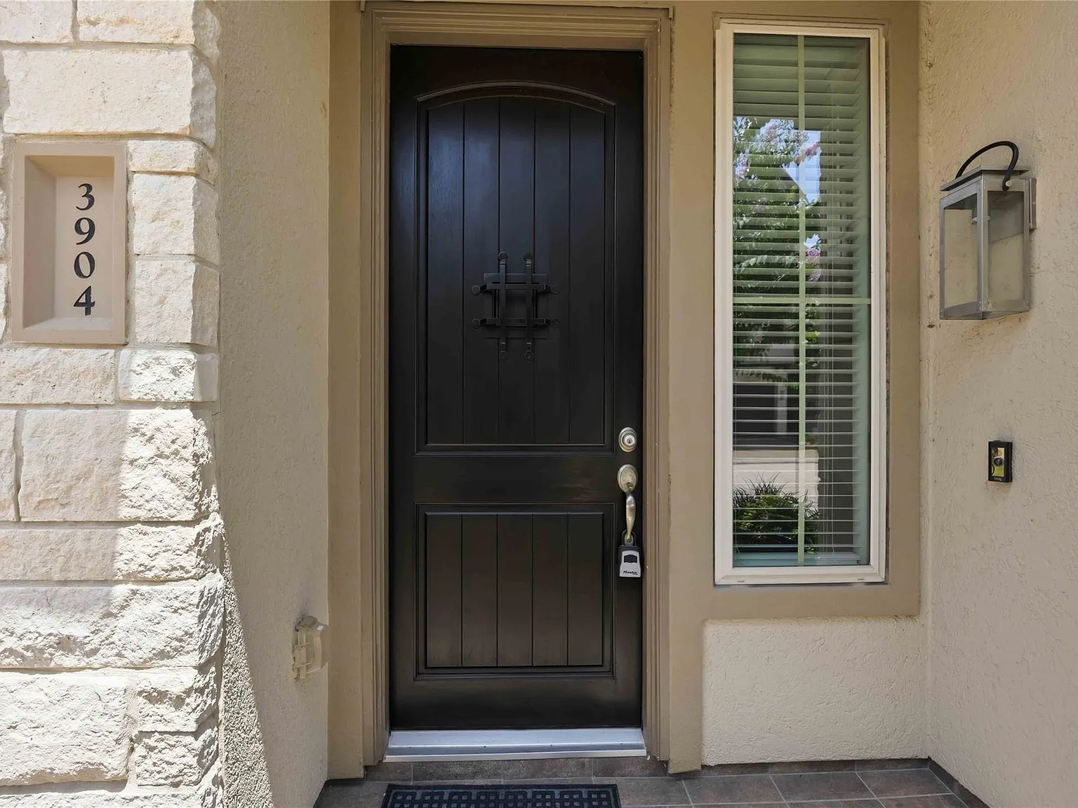4 bed, 3.5 bath, 2829 sqft, $3,700 — Photo 2