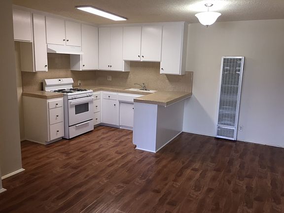 3rd image of 2720 W Victory Blvd APT C