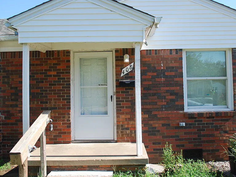 408 Babb Dr — Photo 2