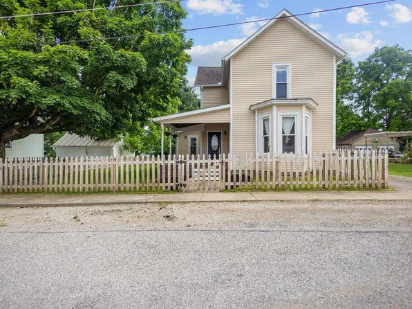 37 College St, Alexandria, OH 43001
