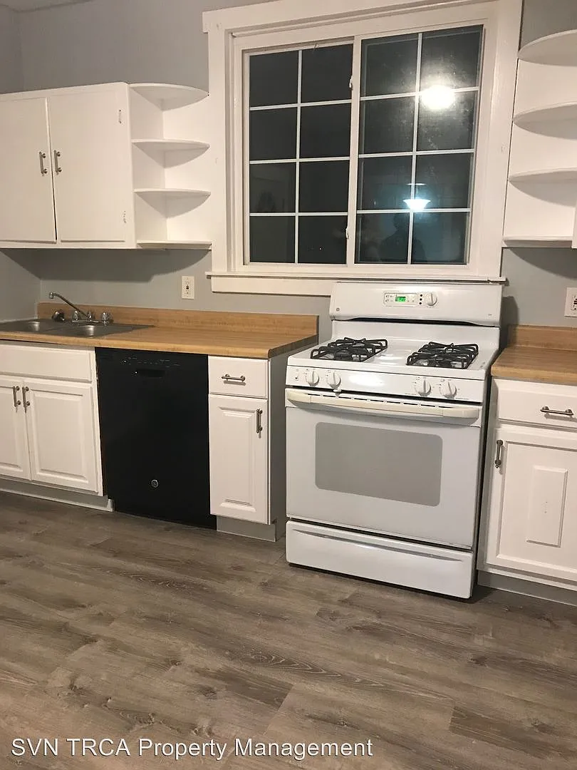 109 Kenova St photo 1