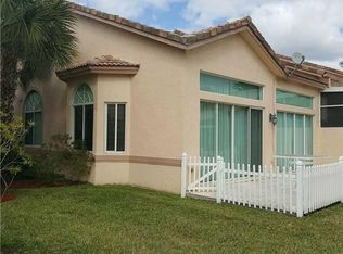 8130 Madison Lakes Cir N, Davie, FL 33328