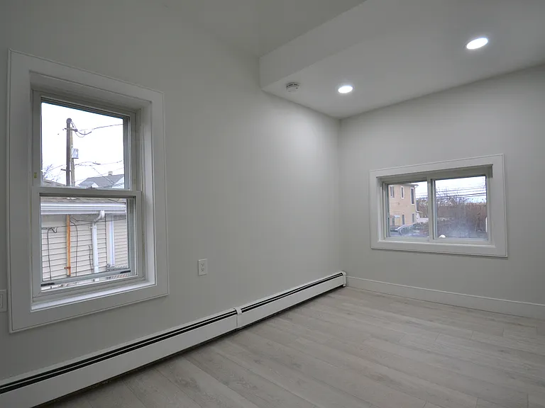 15 Avalon St — Photo 7
